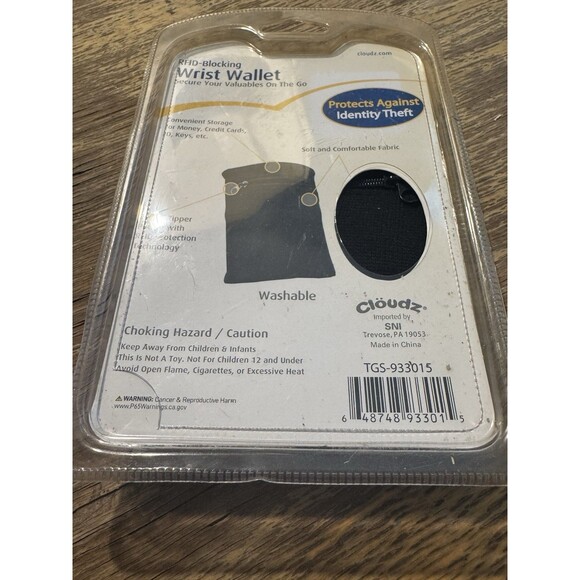 Clöudz RFID-Blocking Travel Wrist Wallet Protects Against Identity Theft  Black - Picture 3 of 6